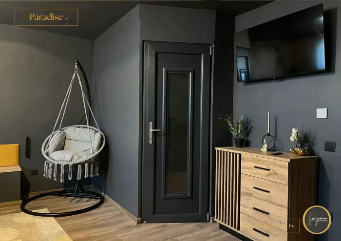 Greyhouse Apartments - Paradise