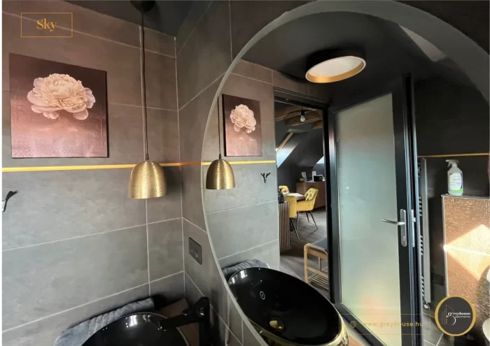 Greyhouse Apartments - Sky