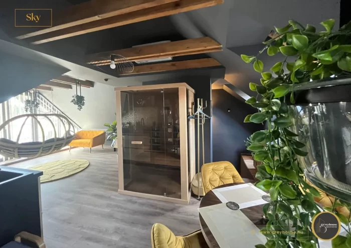 Greyhouse Apartments - Sky