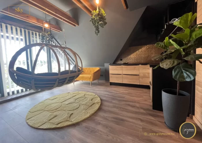 Greyhouse Apartments - Sky