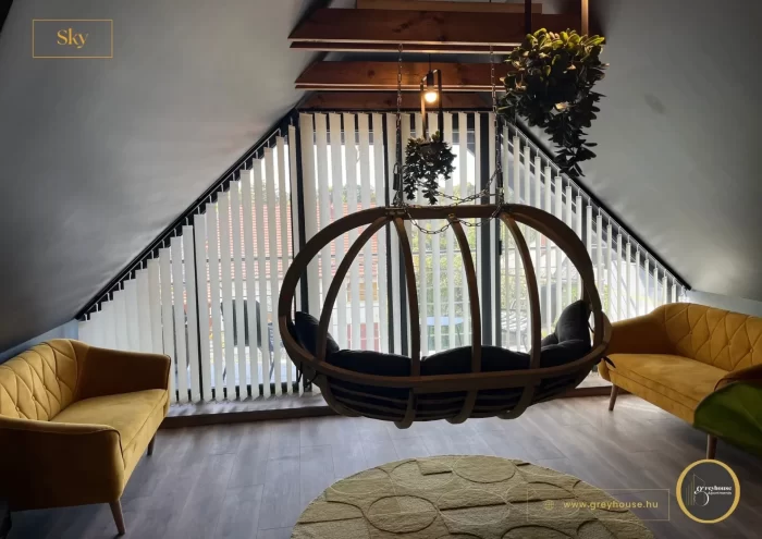 Greyhouse Apartments - Sky