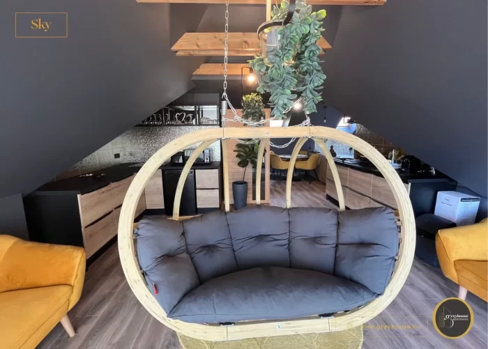 Greyhouse Apartments - Sky