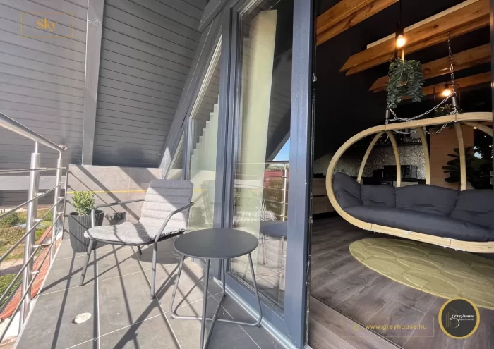 Greyhouse Apartments - Sky