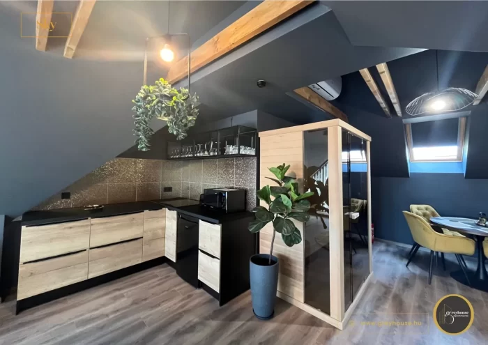 Greyhouse Apartments - Sky