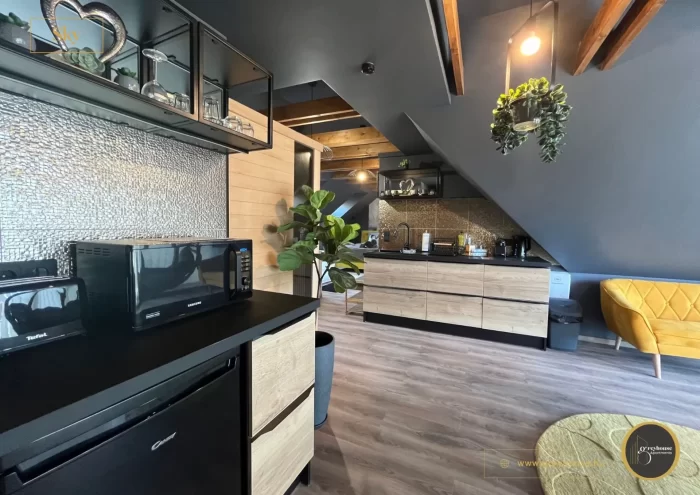 Greyhouse Apartments - Sky