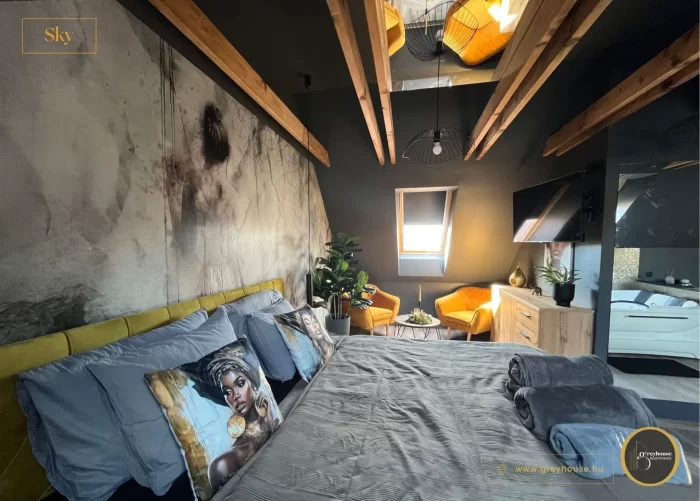 Greyhouse Apartments - Sky