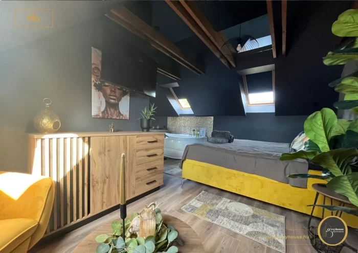 Greyhouse Apartments - Sky