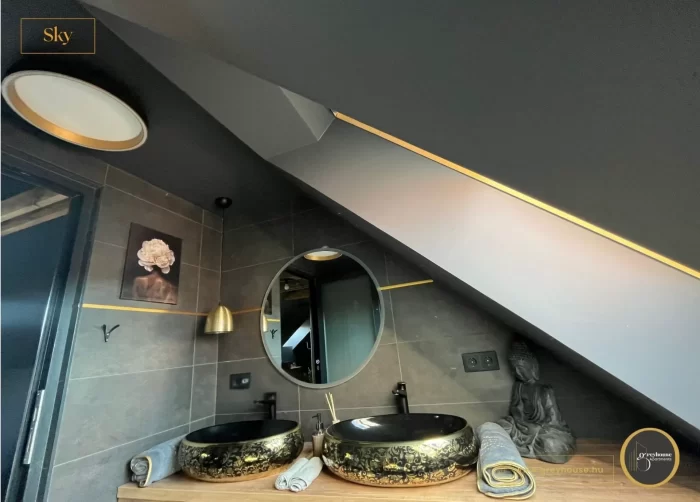 Greyhouse Apartments - Sky